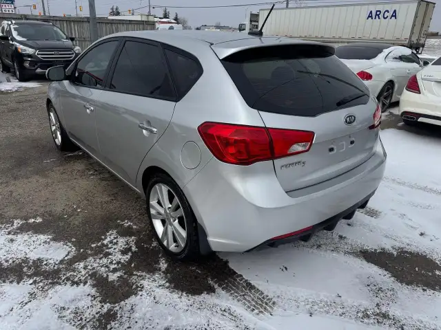2011 Kia Forte5 SX, LEATHER, LOW KMS, CERTIFIED - Photo 3
