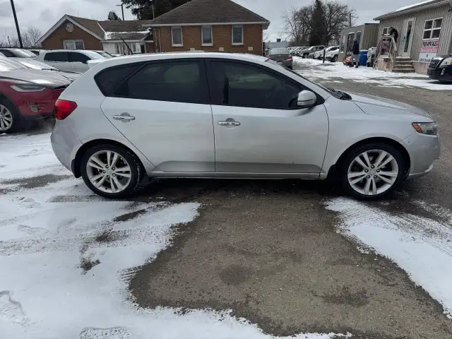 2011 Kia Forte5 SX, LEATHER, LOW KMS, CERTIFIED - Photo 6