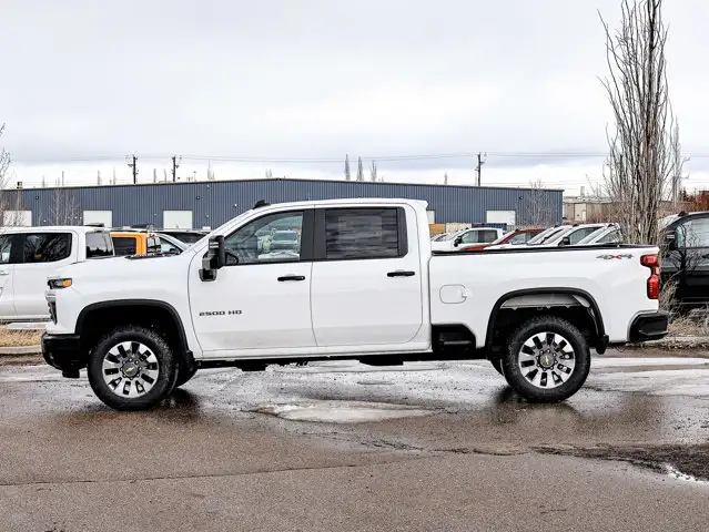 2026 Chevrolet Silverado 2500HD Custom - Photo 10