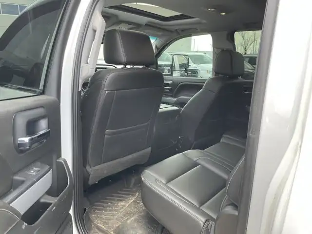 2018 Chevrolet Silverado 1500 LTZ 6.2L - Photo 6