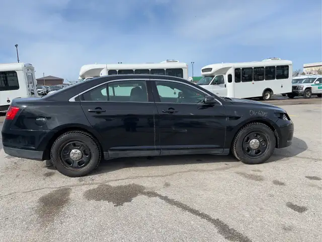 2017 Ford Taurus - Photo 6