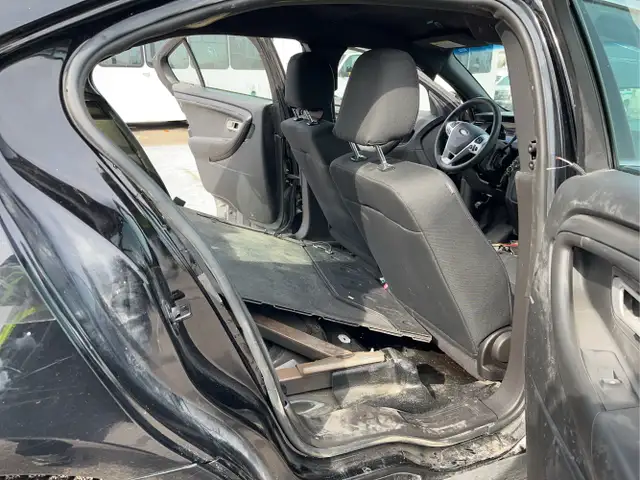 2017 Ford Taurus - Photo 19