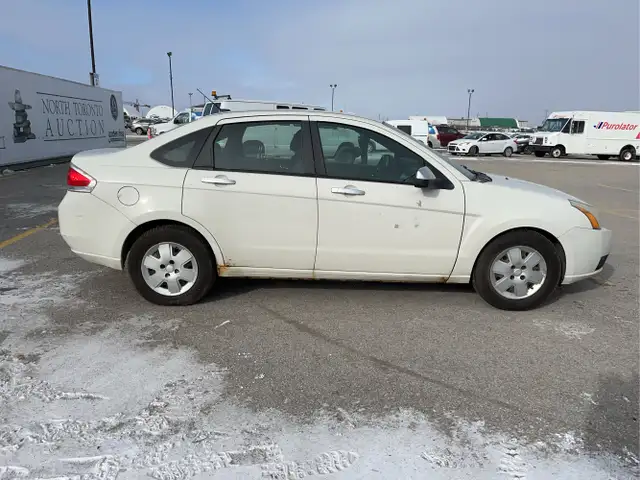 2011 Ford Focus - Photo 4