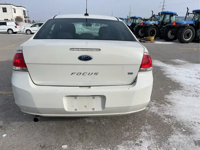 2011 Ford Focus - Photo 6