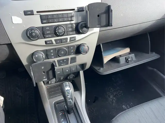 2011 Ford Focus - Photo 12