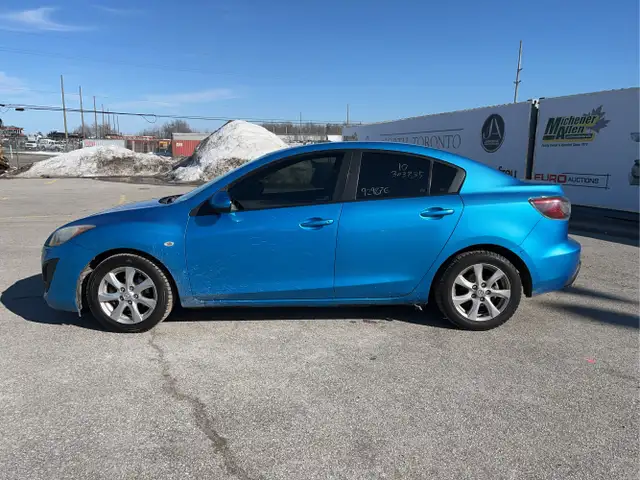 2010 Mazda MAZDA3 - Photo 2