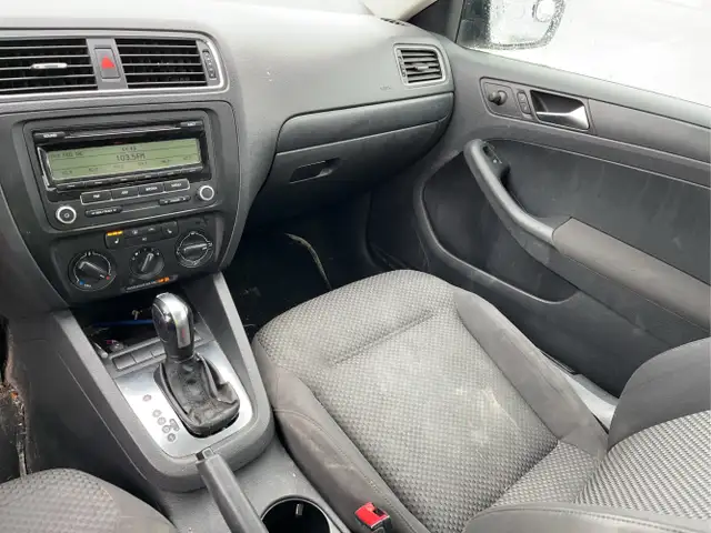 2011 Volkswagen Jetta - Photo 12