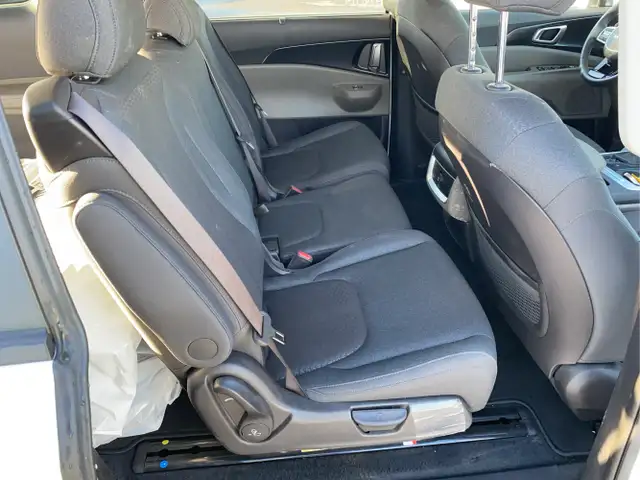 2025 Kia Carnival - Photo 27