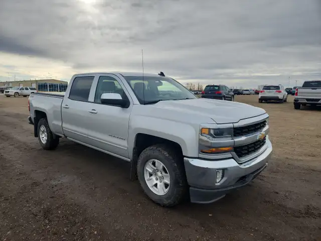 2018 Chevrolet Silverado 1500 - Photo 2