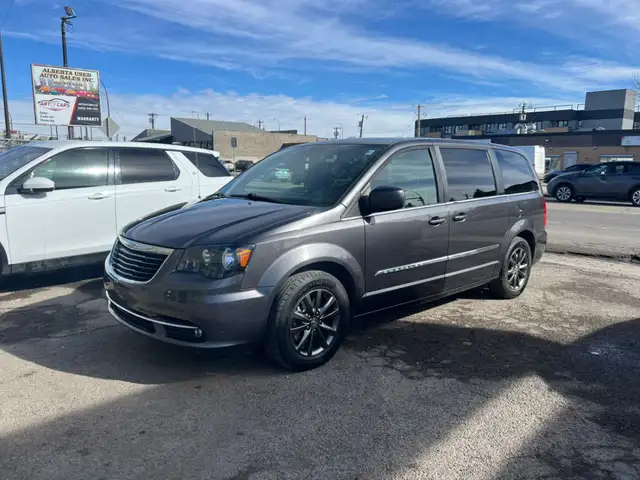 2015 Chrysler Town & Country S