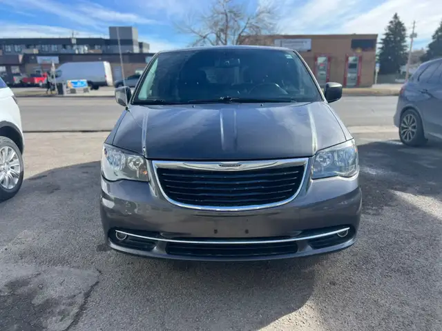2015 Chrysler Town & Country S - Photo 2