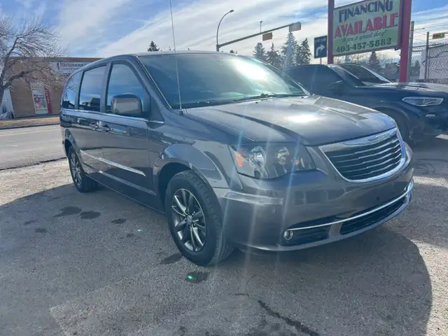 2015 Chrysler Town & Country S - Photo 3