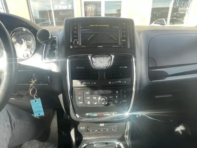 2015 Chrysler Town & Country S - Photo 13