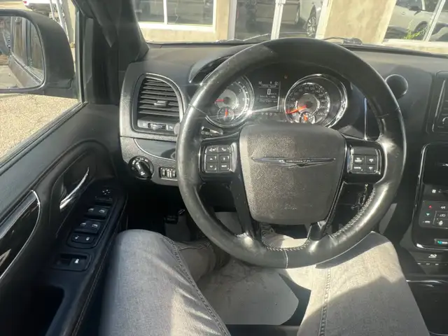 2015 Chrysler Town & Country S - Photo 14