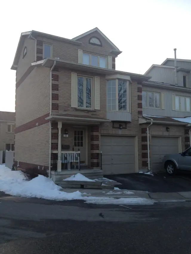For Rent Town house 4 rooms great for students