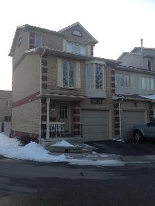 For Rent Town house 4 rooms great for students