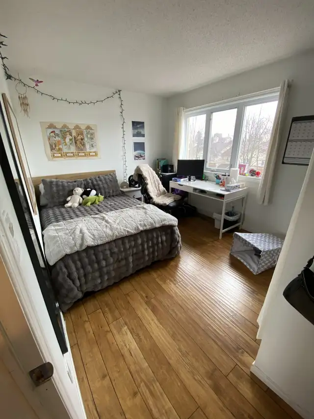For Rent Town house 4 rooms great for students - Photo 6