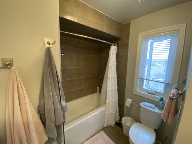 For Rent Town house 4 rooms great for students - Photo 7