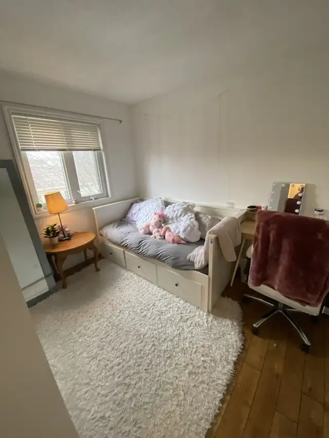 For Rent Town house 4 rooms great for students - Photo 9