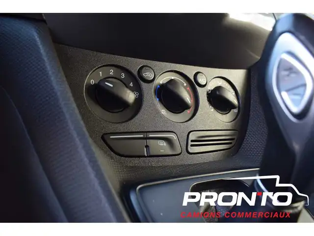 2014 Ford Transit Connect XLT Dual Sliding Doors  Bluetooth - Photo 23