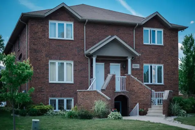 New and Stylish Two Bedroom Apartment - Photo 10