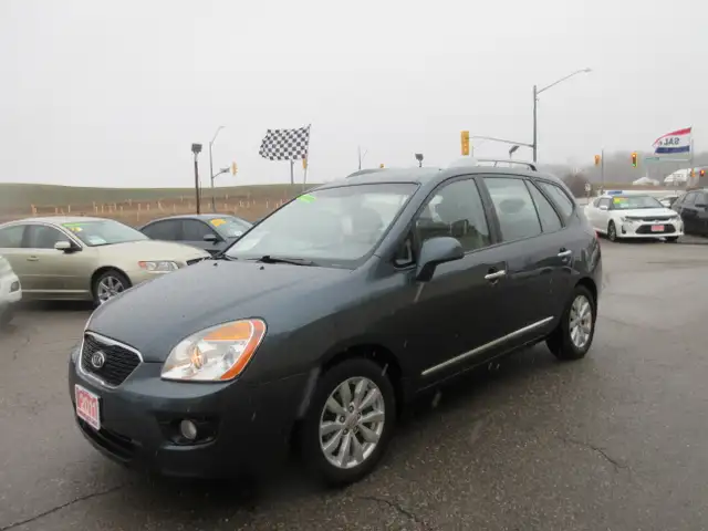 2011 Kia Rondo EX - Photo 3