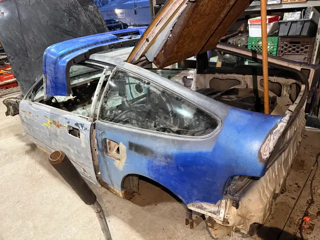 1990 Honda crx si for parts shell , on the ground