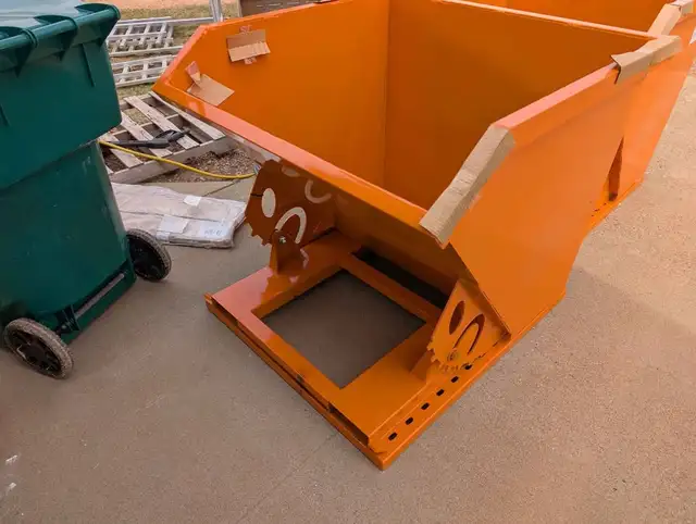 Industrial 1 CY Self-Dumping Hopper – Strong & Reliable - Photo 2