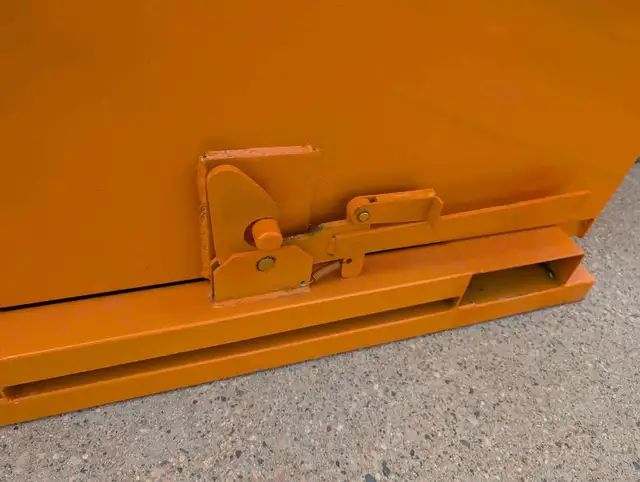 Industrial 1 CY Self-Dumping Hopper – Strong & Reliable - Photo 4