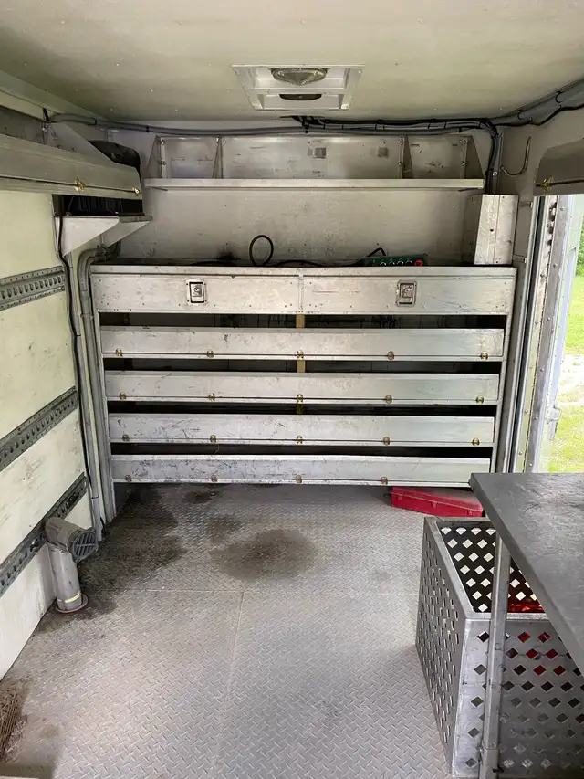 classeurs et tablettes en aluminium