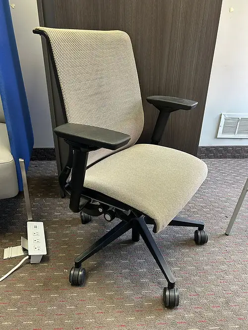 Steelcase Think V1 Chair! - Photo 2