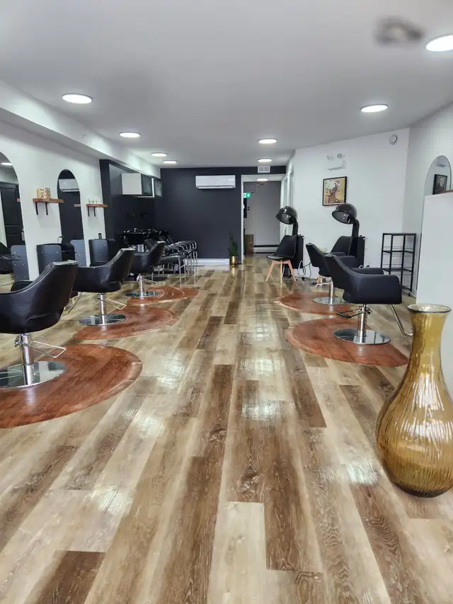 2 hairstylist chair rentals available