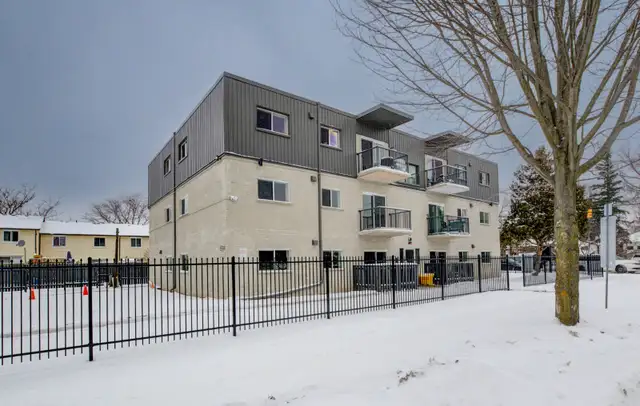 FULLY RENOVATED 2-BDRM – ALL UTILITIES INCLUDED – MOVE-IN READY! - Photo 28