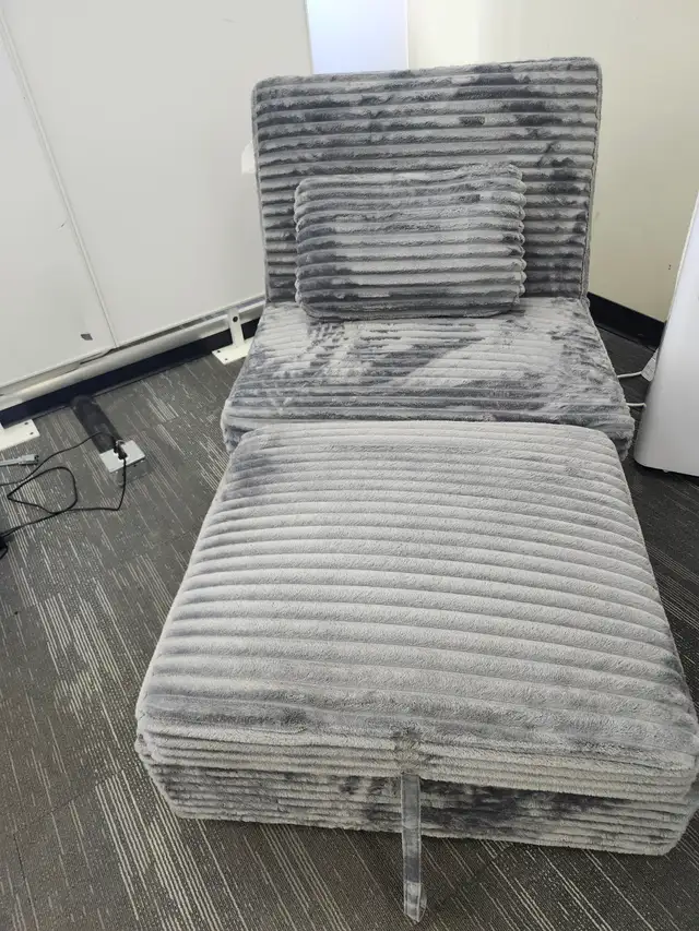 Kings Chair W/Pullout Bed - CASH SALE - Photo 2