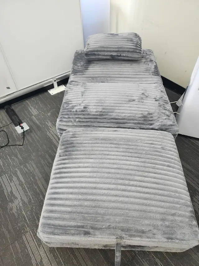 Kings Chair W/Pullout Bed - CASH SALE - Photo 3