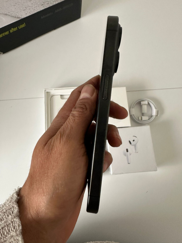 iPhone 15 Pro 128gb Airpods/Fast Charger/Delivery - Photo 2