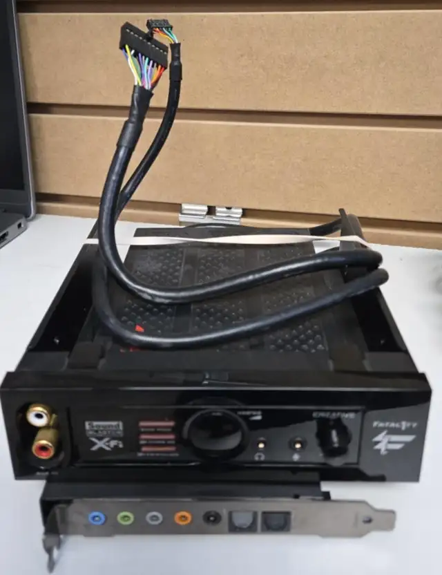 Carte de son Creative Sound Blaster X-Fi   panneau frontal