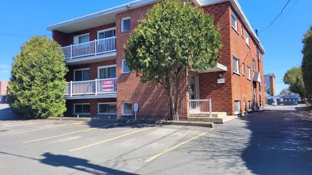 3 1/2 rénové disponible 1er Juillet rue Viger, Granby