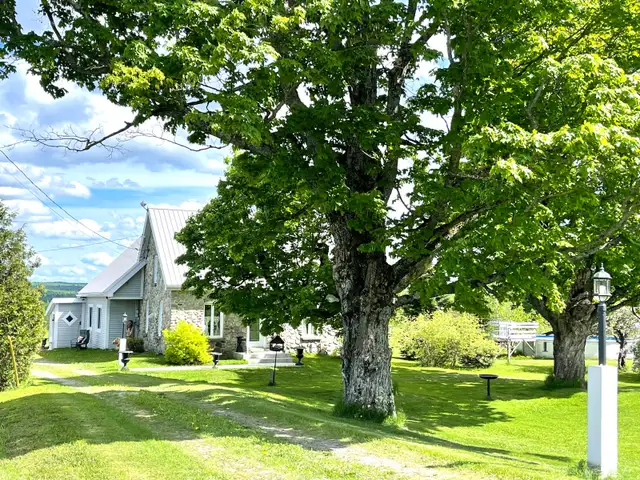 Fermette de 52 acres  en Estrie avec maison ancestrale . - Photo 5