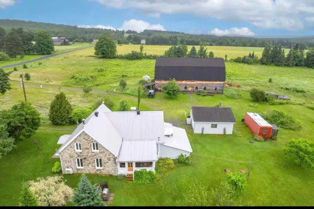 Fermette de 52 acres  en Estrie avec maison ancestrale . - Photo 10
