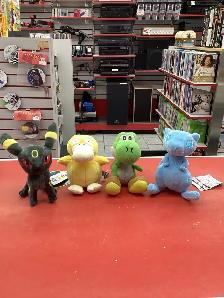 peluche Pokémon et yoshi a 13$ chacune
