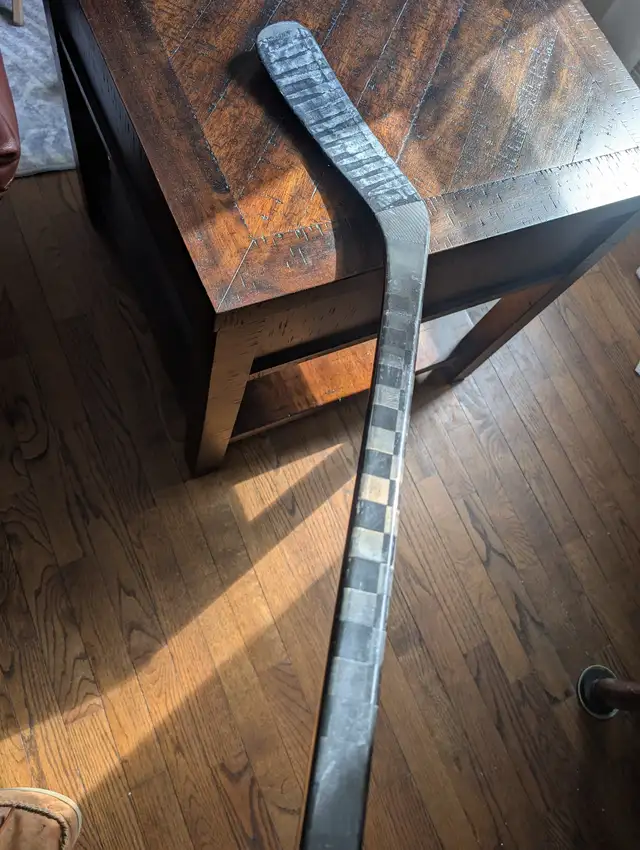 Pro Blackout Extra Light senior hockey stick