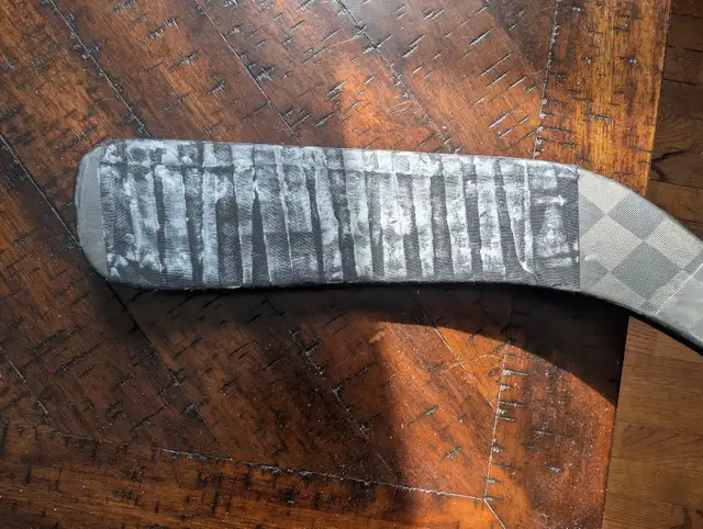 Pro Blackout Extra Light senior hockey stick - Photo 2