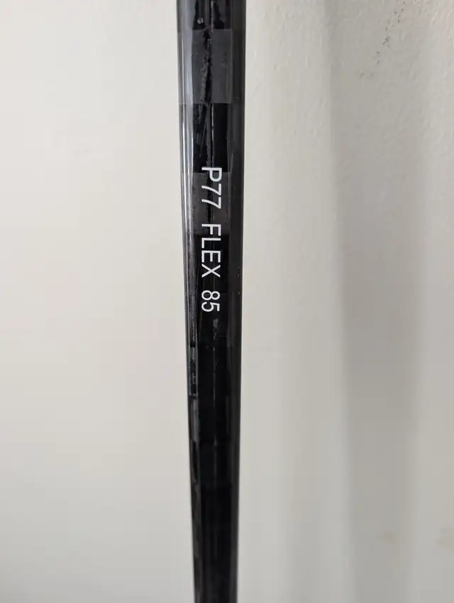 Pro Blackout Extra Light senior hockey stick - Photo 4