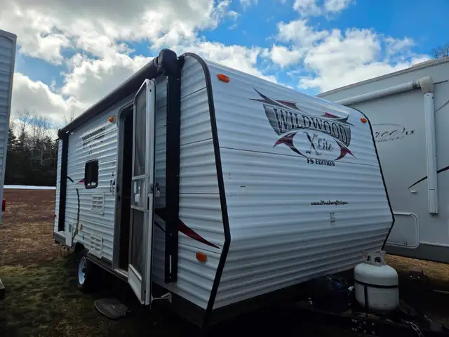 2014 WILDWOOD 195BH LITE WT. WITH BUNKS