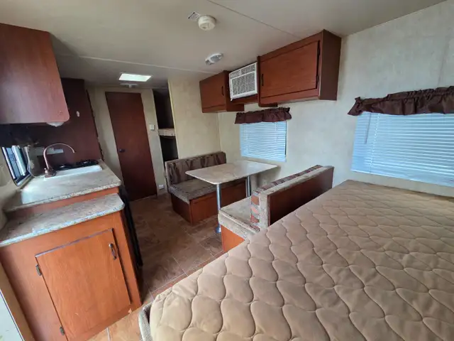 2014 WILDWOOD 195BH LITE WT. WITH BUNKS - Photo 4