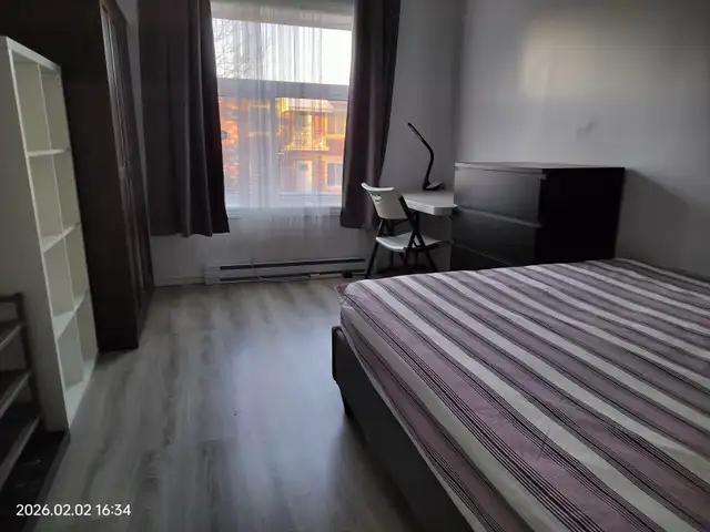 Nice room,  One min to metro Monk, All included, For female only - Photo 4