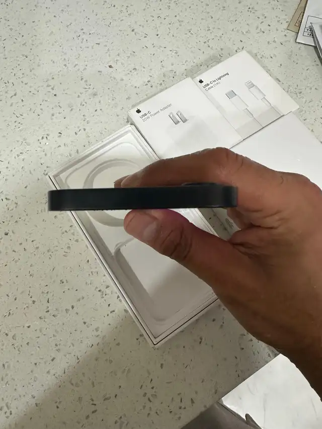 iPhone 16e 128gb Airpods/Fast Charger/Delivery - Photo 4