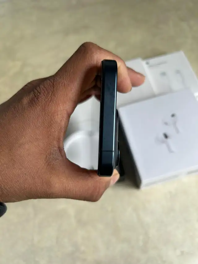 iPhone 15 Pro 128gb 89% batt Airpods/Fast Charger/Delivery - Photo 2