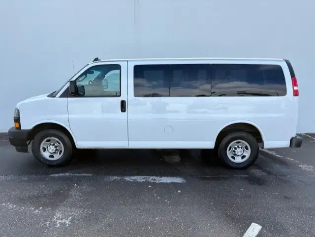 2019 Chevrolet Express Passenger LS 2500 12 PASSENGER-CAMERA-V - Photo 2